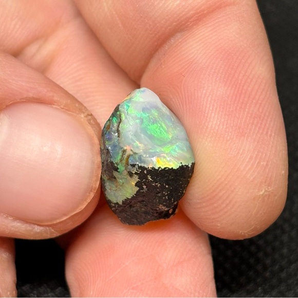 Radiant Beautiful Ethiopian Welo Opal For All Levels Of Cabbing/Faceting - Picture 7 of 13